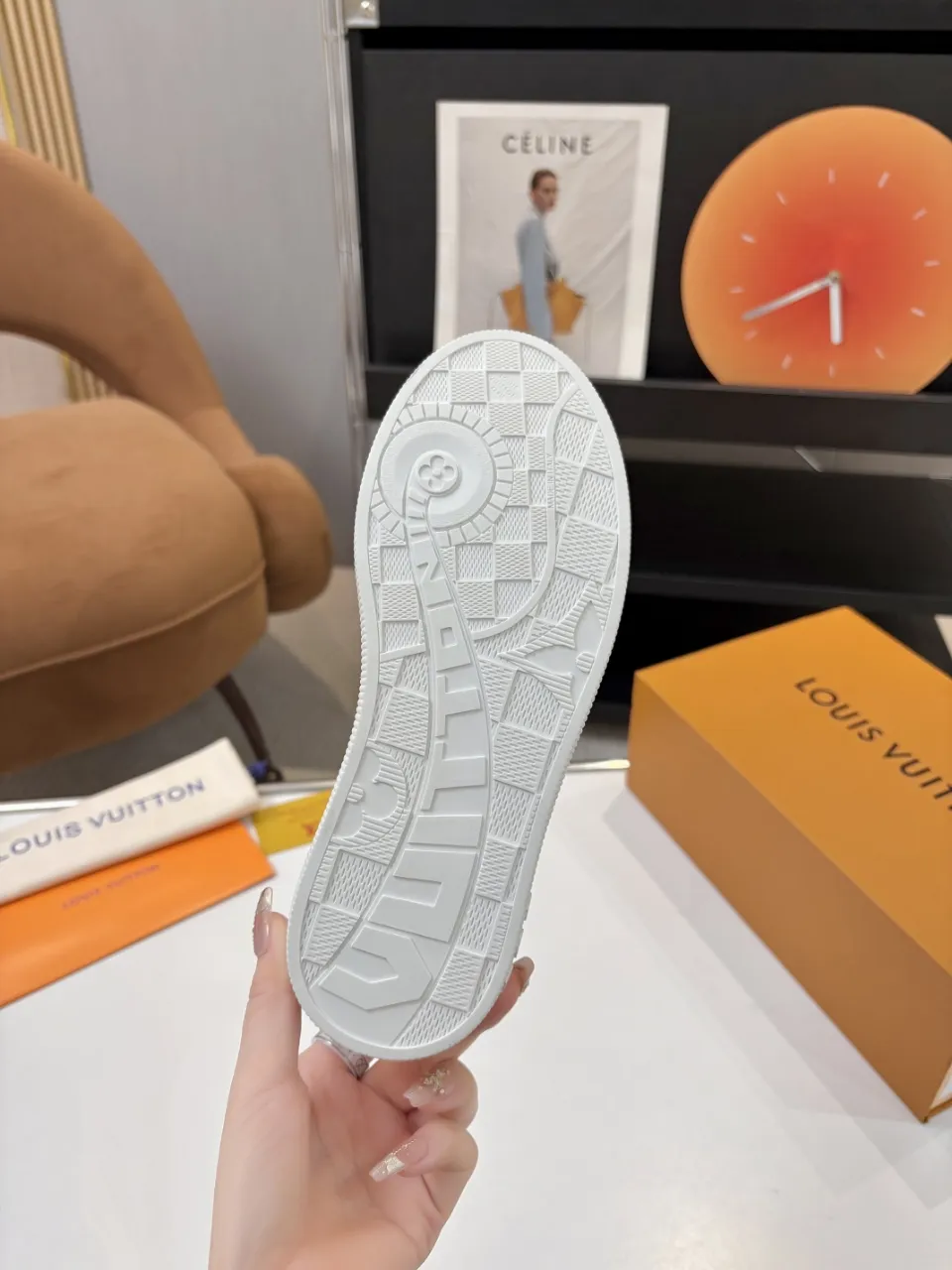 p580🐮🐮 LV couple skate shoes｜Classic jacquard, the ultimate code for a sweet outing! 👫** This pair of shoes is Louis Vuitton's love letter to fashionistas💌 - **classic presbyopic skate shoes**, the perfect choice for couples to go out on the street!  🔸 **Luxury details are a must-have**: Jacquard fabric  🔸 **So comfortable that you don’t want to take it off**: The sheepskin lining is skin-friendly and breathable, warm in autumn and winter without stuffing your feet, refreshing in spring and summer without being sticky, and you can wear it with a high-end feel in all seasons!  🔸 **Steady sense of security**: Non-slip rubber outsole, perfect grip, accompanying you through romantic streets.  **💑 Couple outfit inspiration**: ▪️ For boys, pair with leggings + baseball cap for a trendy street look!  ▪️ Girls can wear short skirts or shark pants, and the sweet and cool style is easy to choose~ **#Louis Vuitton #couple shoes #presbyopia classic** **👉 Click to collect and become the most fashionable CP in the circle of friends with him! ** Fabric: Imported cowhide/classic jacquard fabric Lining: Sheepskin lining Sole: Original rubber sole Size: Women’s size 35-42 (40/41/42 customized) Men’s size 39-45 (39.45 customized)